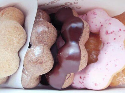 三色冰激凌色食物