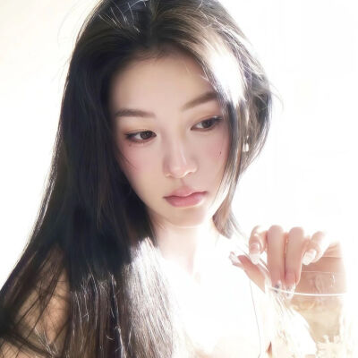 不希望你心事重重 希望你像晴天一样明媚 天天开心
