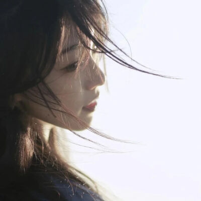 不希望你心事重重 希望你像晴天一样明媚 天天开心