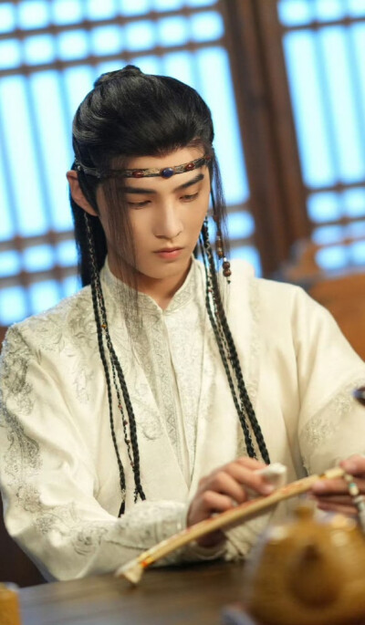 古子成《白日提灯》路达