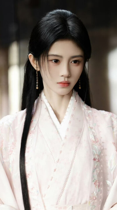 鞠婧祎《月鳞绮纪》露芜衣