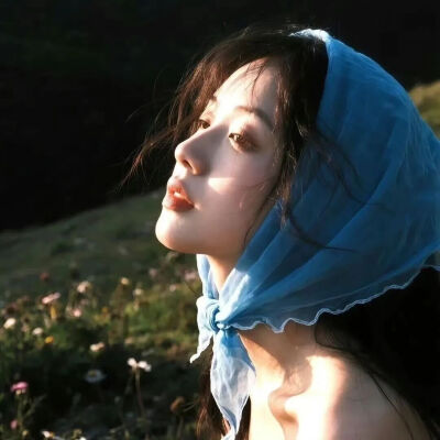 不希望你心事重重 希望你像晴天一样明媚 天天开心