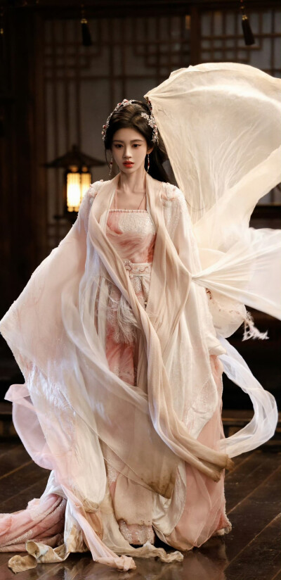 鞠婧祎《月鳞绮纪》露芜衣