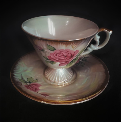 罗伯特·罗素（美国）的作品带有强烈的“概念写实主义”（Conceptual Realism）气质，一方面画工精细、写实风格明显，另一方面他用作品表达记忆、身份、欲望与真实性等主题。他经常以看似平凡或温馨的日常物品、瓷器…