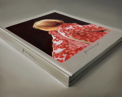 罗伯特·罗素（美国）的作品带有强烈的“概念写实主义”（Conceptual Realism）气质，一方面画工精细、写实风格明显，另一方面他用作品表达记忆、身份、欲望与真实性等主题。他经常以看似平凡或温馨的日常物品、瓷器…