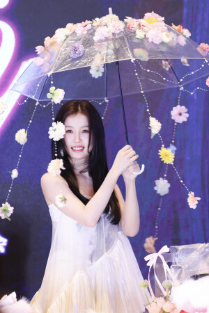 我不审视你 不考核你 我陪着你 我爱你 >＜