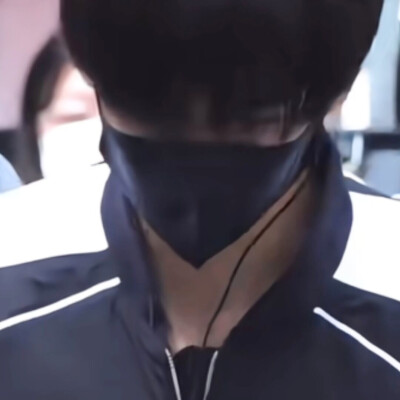 没人觉得这个口罩像止咬器吗