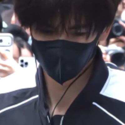 没人觉得这个口罩像止咬器吗