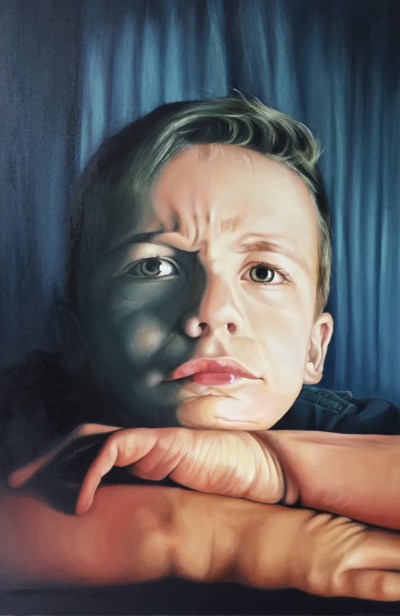 卡琳·内延胡伊斯是一位荷兰当代具象画家，以充满情绪张力与绘画质感的人物绘画而受到关注。她的创作建立在写实基础之上，同时强调笔触、材料与图像之间的关系，使作品在再现与表现之间形成鲜明张力。