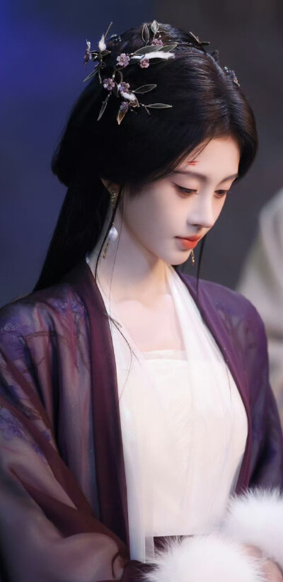 鞠婧祎《月鳞绮纪》露芜衣