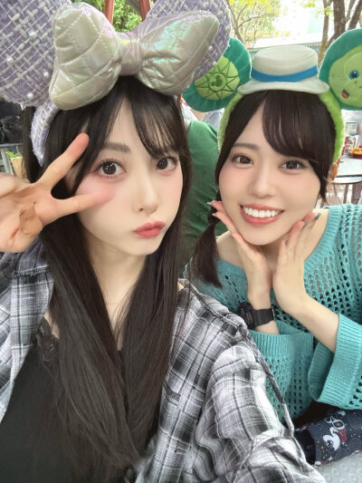 去香港迪士尼玩的四位