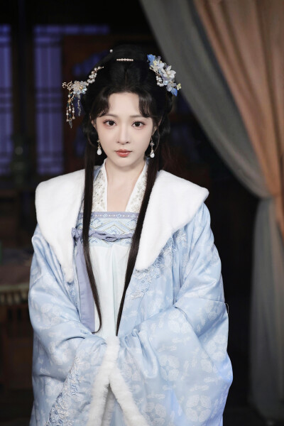 嫁锦衣 石雪婧∣容疏