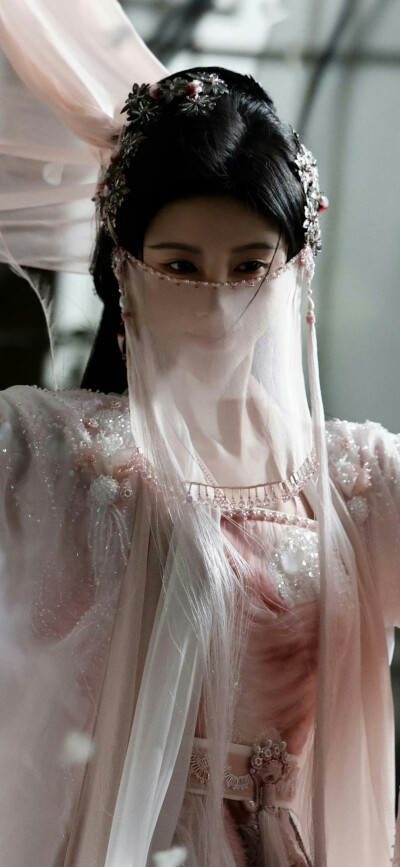 鞠婧祎《月鳞绮纪》露芜衣