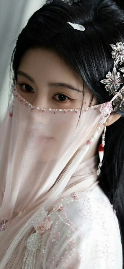 鞠婧祎《月鳞绮纪》露芜衣