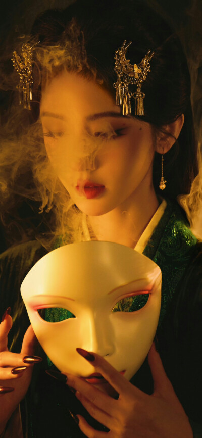 鞠婧祎《月鳞绮纪》露芜衣