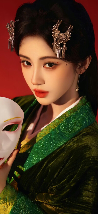 鞠婧祎《月鳞绮纪》露芜衣