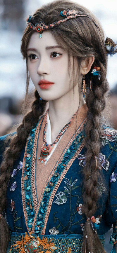 鞠婧祎《月鳞绮纪》露芜衣