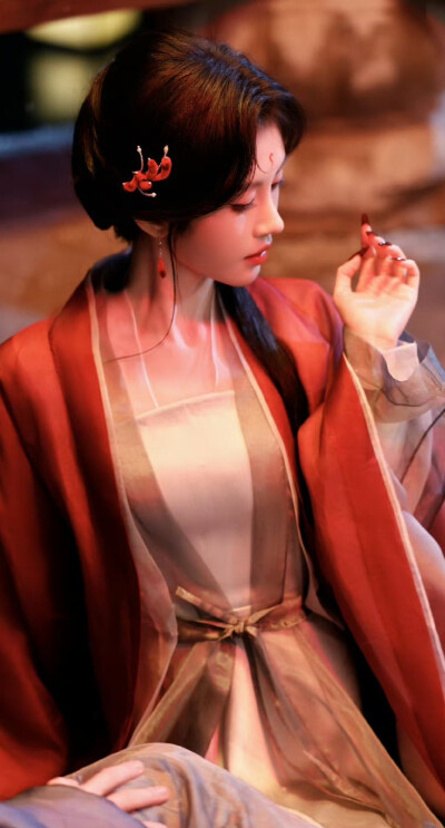 鞠婧祎《月鳞绮纪》露芜衣