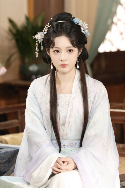 嫁锦衣 石雪婧∣容疏