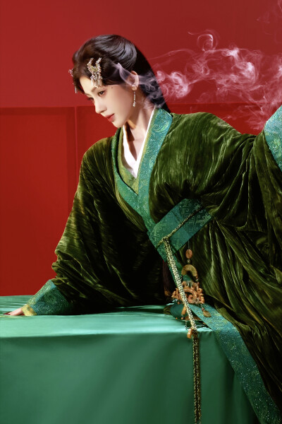 月鳞绮纪 鞠婧祎∣露芜衣