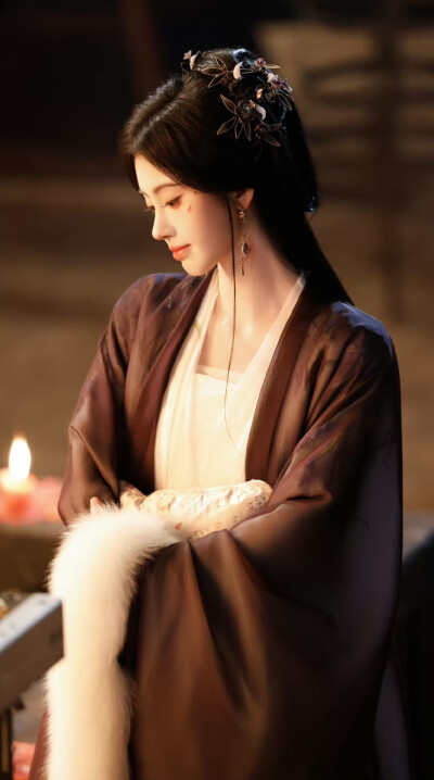 鞠婧祎《月鳞绮纪》露芜衣