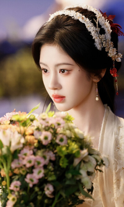 鞠婧祎《月鳞绮纪》露芜衣