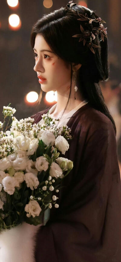 鞠婧祎《月鳞绮纪》露芜衣