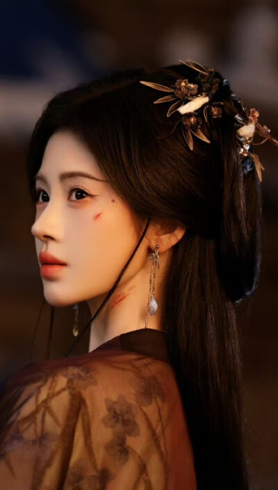 鞠婧祎《月鳞绮纪》露芜衣