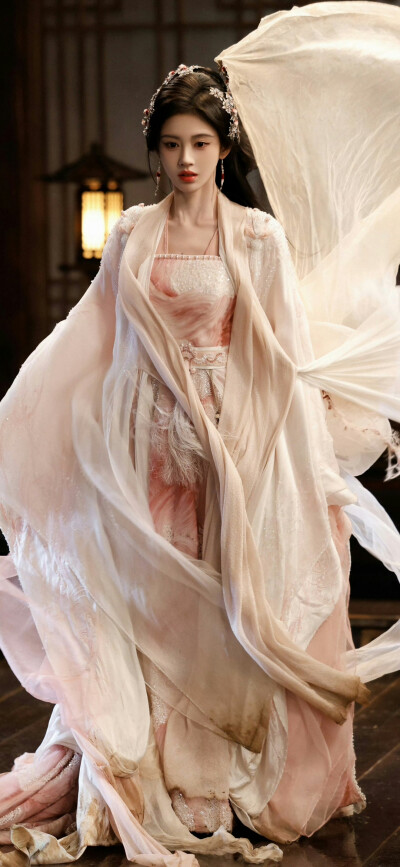 鞠婧祎《月鳞绮纪》露芜衣