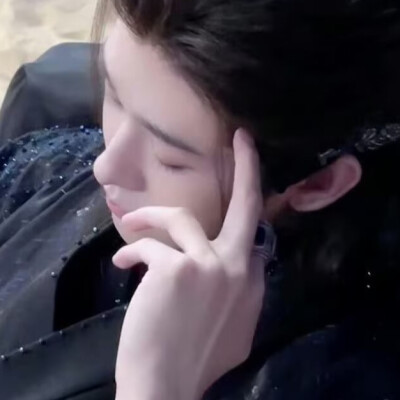 那薄如蝉翼的未来经不起谁来猜