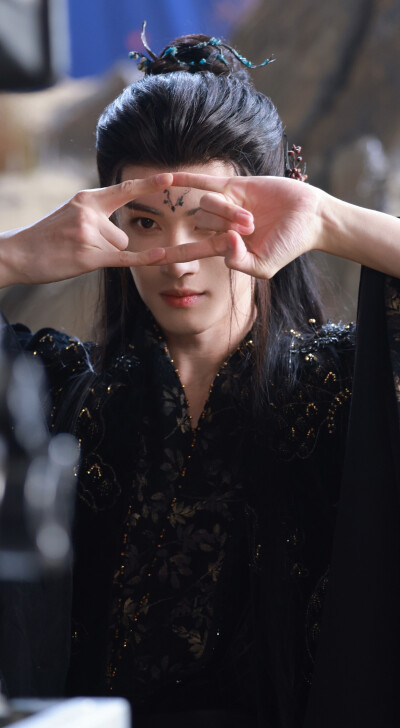 闫桉《月鳞绮纪》源无获