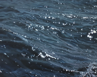 卡琳娜·弗朗西奥索是一位活跃于当代具象绘画领域的艺术家，以融合写实基础与柔和表现语言的人物绘画而受到关注。她的创作关注人物的情绪状态与内在感受，在结构与氛围之间建立细腻平衡。