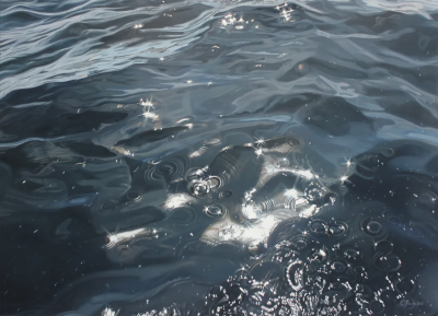 卡琳娜·弗朗西奥索是一位活跃于当代具象绘画领域的艺术家，以融合写实基础与柔和表现语言的人物绘画而受到关注。她的创作关注人物的情绪状态与内在感受，在结构与氛围之间建立细腻平衡。