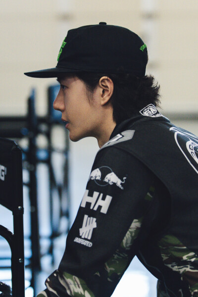 YIBO-OFFICIAL：
#85RACING#
「赛前试车 DAY 2」
一组P房随拍已送达！
85号，即刻出发！@王一博·YIBO ​​​
#王一博赛前试车一练一得# ​​​