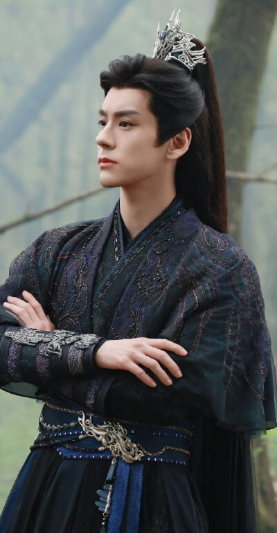 魏哲鸣《白日提灯》晏柯