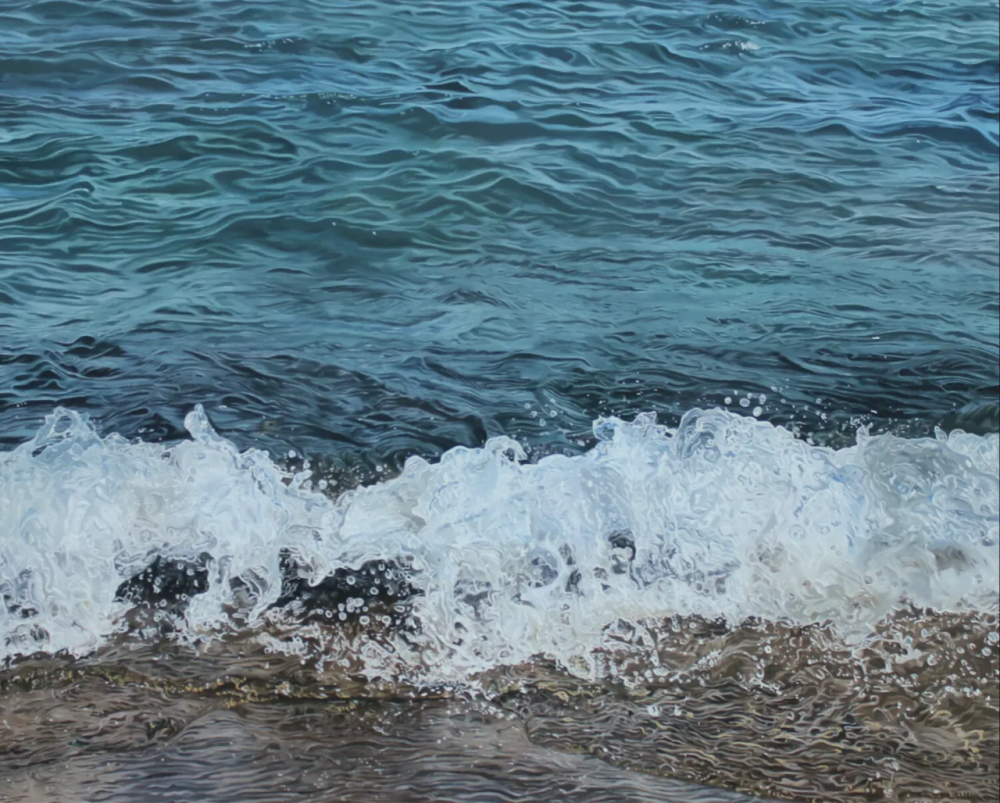 卡琳娜·弗朗西奥索是一位活跃于当代具象绘画领域的艺术家，以融合写实基础与柔和表现语言的人物绘画而受到关注。她的创作关注人物的情绪状态与内在感受，在结构与氛围之间建立细腻平衡。