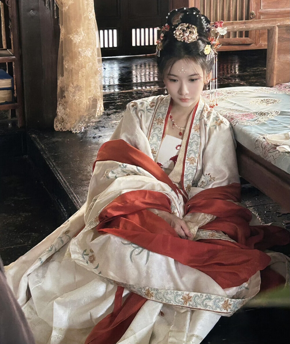 暗渡春华