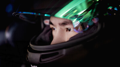 YIBO-OFFICIAL：
#85RACING#
「赛前试车 DAY 1」
积累经验，手感渐显，继续打磨。
首日公开练习结束，明日再练！@王一博·YIBO ​​​