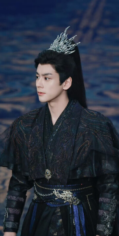 魏哲鸣《白日提灯》晏柯