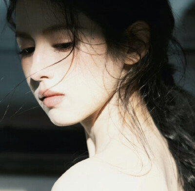 靠窗诵伊索尔德