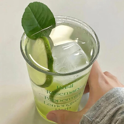 图源ks：偷喝汽水