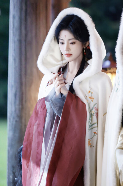 月鳞绮纪 鞠婧祎∣露芜衣