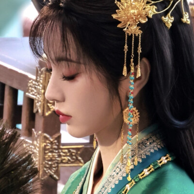 爱是找寻自己缺失的灵魂.