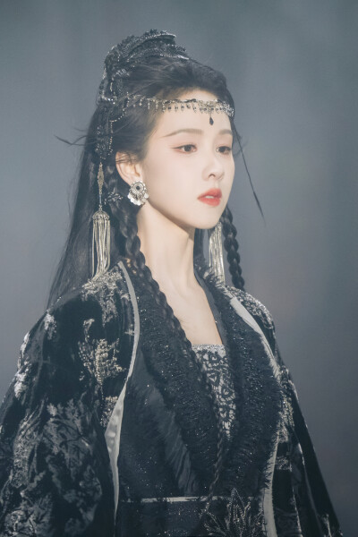 月鳞绮纪 陈都灵∣雾妄言