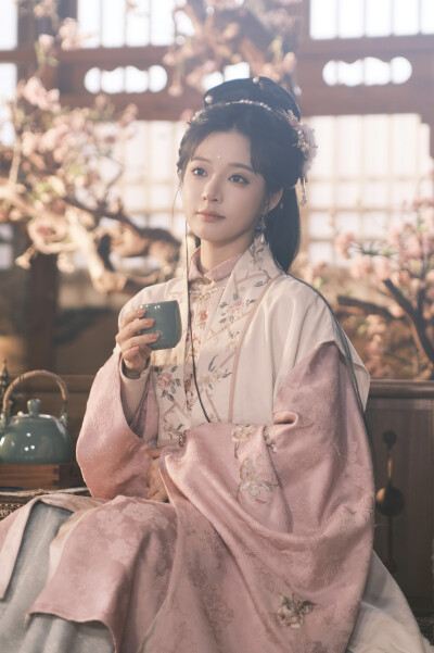 纨绔难驯，夫人她手拿把掐 石雪婧∣江眠