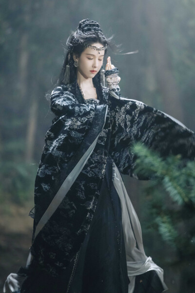 月鳞绮纪 陈都灵∣雾妄言