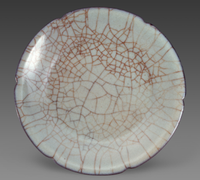 南宋 官窑葵口盘
上海博物馆藏
