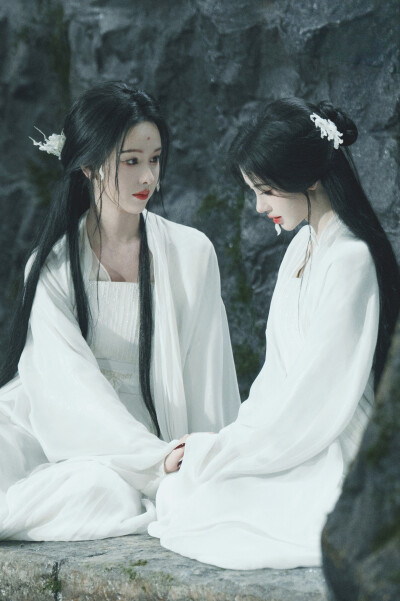 月鳞绮纪 雾妄言、露芜衣