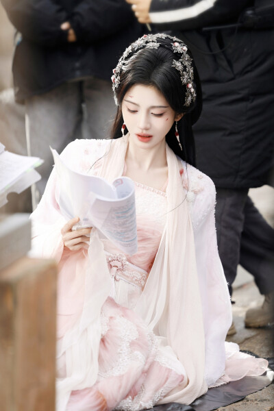 月鳞绮纪 鞠婧祎∣露芜衣