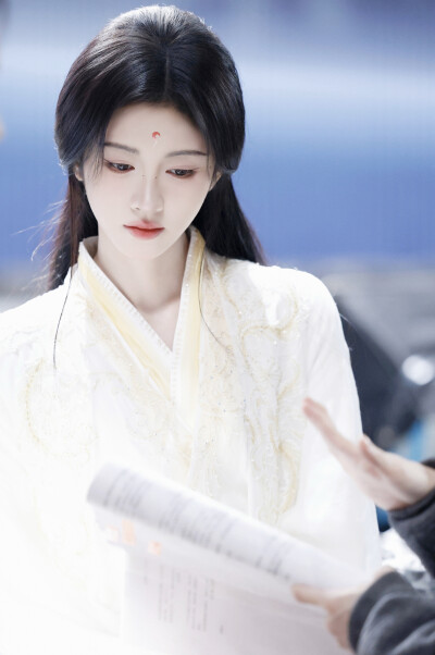 月鳞绮纪 鞠婧祎∣露芜衣